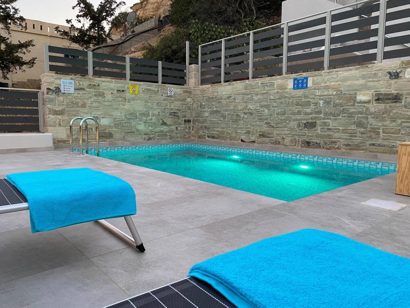 Maistro Suites With Pool, Matala Exterior photo