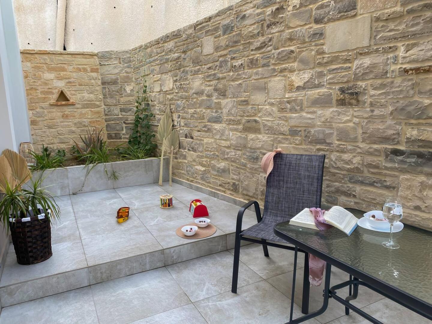 Maistro Suites With Pool, Matala Exterior photo