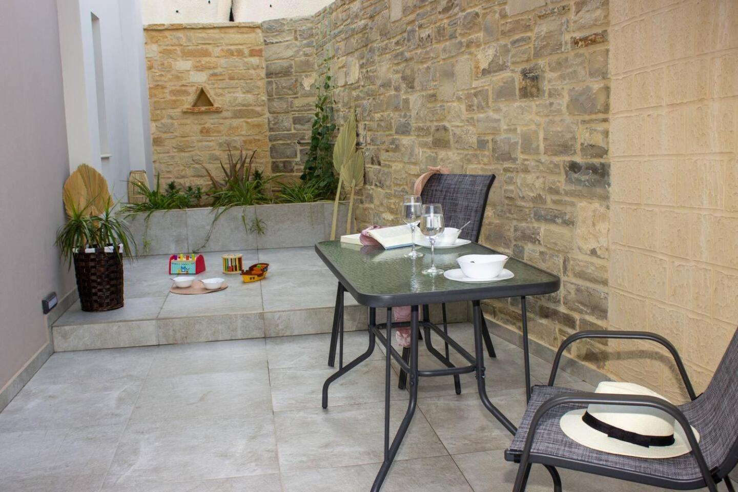 Maistro Suites With Pool, Matala Exterior photo