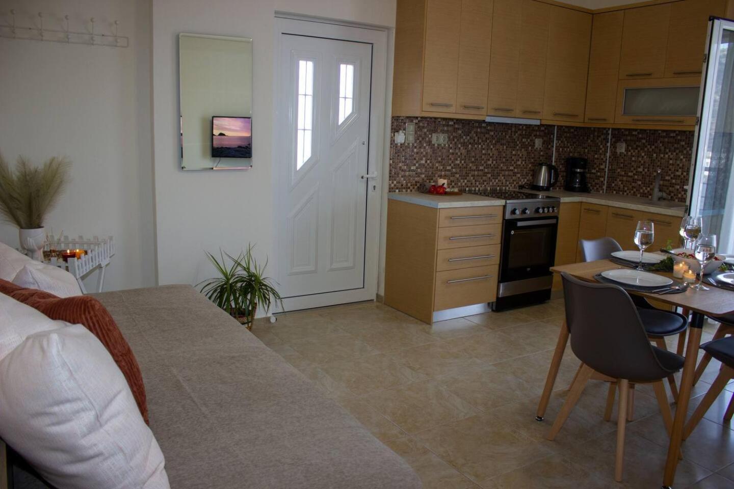 Maistro Suites With Pool, Matala Exterior photo